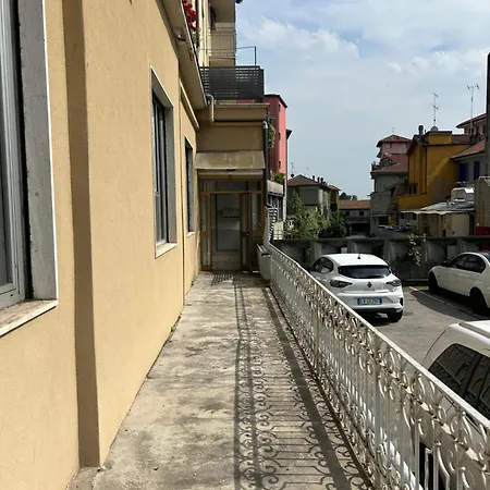 ベッド・アンド・ブレックファスト Bed Station -self Check In- *